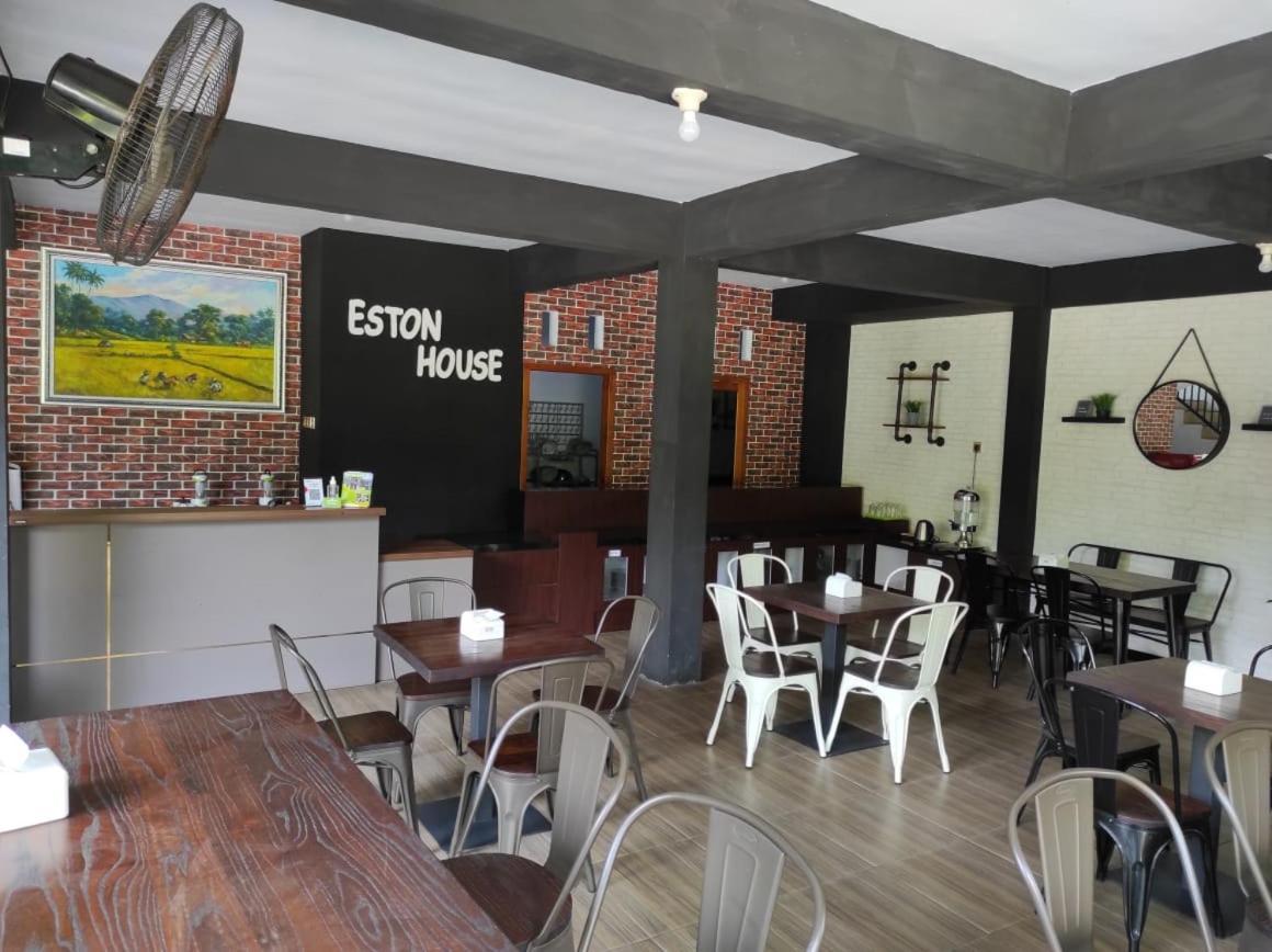 New Eston House Homestay