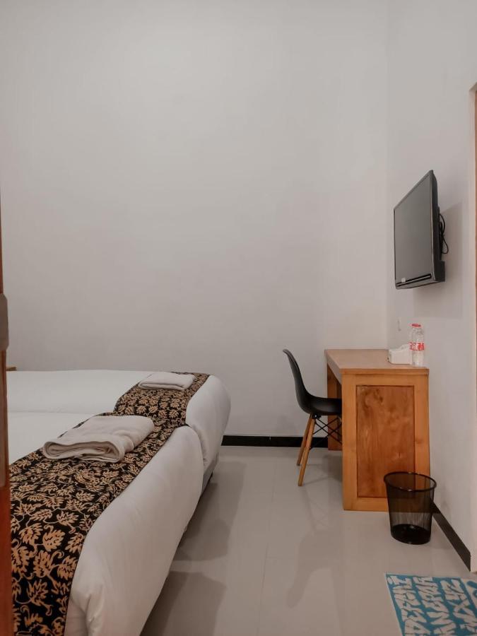 New Eston House Homestay *